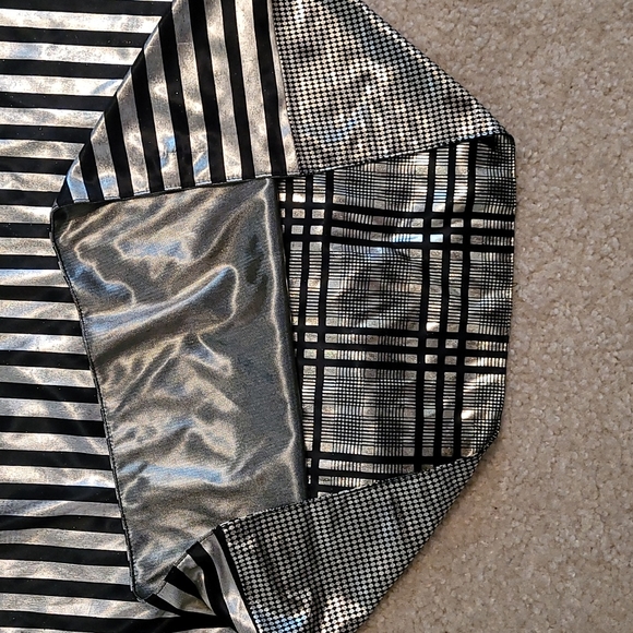 Reversible! 4 ways! - Picture 6 of 14